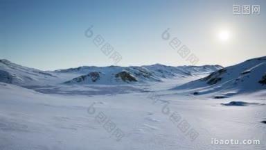 南极洲的雪山和冰海的空中景象