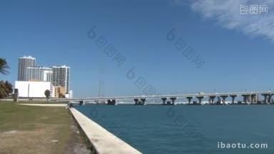 迈阿密的麦克阿瑟堤道大桥