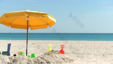 桑德<strong>堡</strong>MIT spielzeug und sonnenschirm am南海滩伞与玩具在南海滩迈阿密