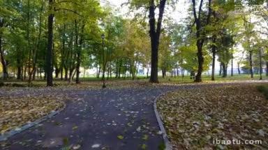 航拍城市公园的秋季自然风光，秋季美景和<strong>空</strong>板凳