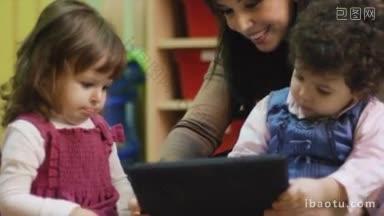 <strong>幼儿</strong>园里，老师和小女孩在玩笔记本电脑