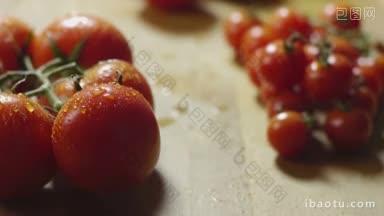 大群红色番茄在家庭厨房的桌子上拍