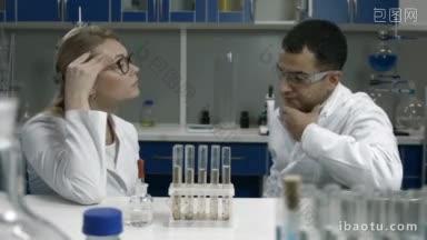 在化学实验室里，前景是装有液体的试管，科学家们对糟糕的测试结果感到失望