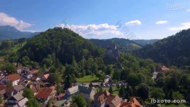 空中无人机拍摄的中世纪<strong>城堡</strong>在山区旅游目的地景点在夏天