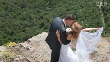 新娘和新郎在山崖上接吻