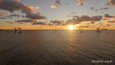 航拍的游艇与帆在<strong>海上</strong>与美丽的日落景观游艇在开阔的<strong>海上</strong>