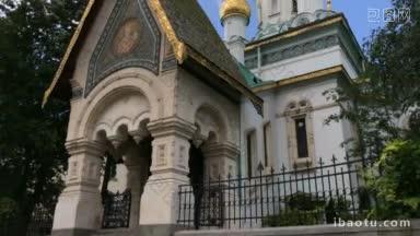 这座俄罗斯教堂的官方<strong>名称</strong>是索菲亚的创造奇迹的圣尼古拉斯教堂