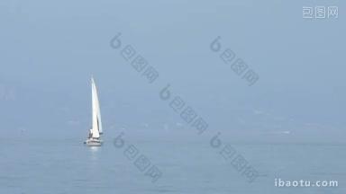 意大利德萨扎诺加尔达湖上的帆船