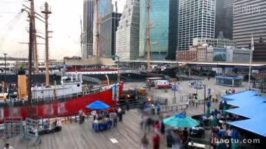 高角度的时间拍摄的人群吃和通过南街海港在纽约市