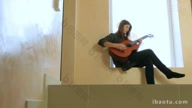 十几岁的女孩在家里学习弹原<strong>声</strong>吉他