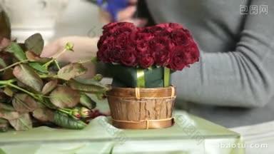 在花店特写中，女花商正在制作心形的红玫瑰花束