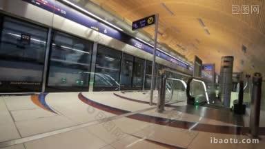 四月的迪拜地铁，乘客在世界上最舒适的地铁