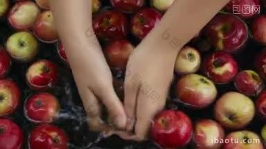 女子用手洗着浮在<strong>水</strong>面上的新鲜苹果