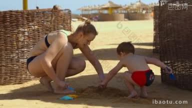 暑假期间，快乐的妈妈和她的孩子在海滩上玩耍