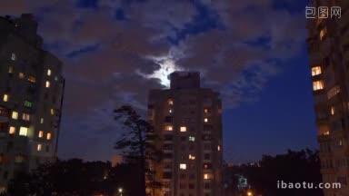 满月照亮了城市多云的天空