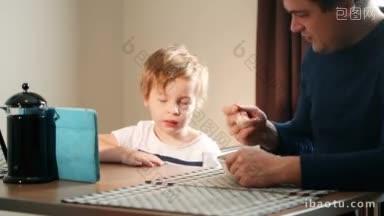 <strong>父亲</strong>一边给小儿子喂粥，一边在平板上看动画片，不愿意吃