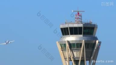 巴塞罗那机场的空中<strong>交通</strong>控制塔，空中机场控制塔的飞机满负荷飞行