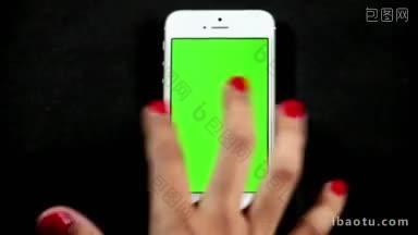 手指在屏幕上轻敲和滑动，模拟与智能手机设备交互的许多不同选项