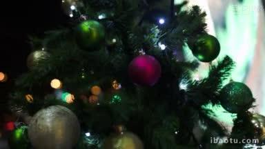 斯坦尼康拍摄的装饰<strong>圣诞树</strong>站在户外的城市在晚上