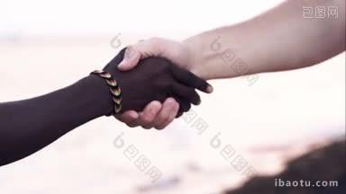 非洲人和欧洲人握手的特写镜头，<strong>象征</strong>着国际友谊与合作