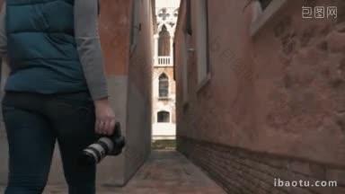 斯坦尼康拍摄的一个女摄影师在威尼斯走在建筑物之间，拍照片，然后她来到