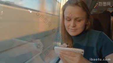 女旅客在火车上用钢笔打手机短信或上网有时她