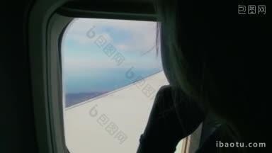 可以看到一名女乘客在飞机着陆和机翼上欣赏窗外景色的慢镜头