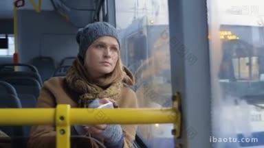 慢动作的年轻女子拿走手机，看着窗外的公共汽车例行乘坐