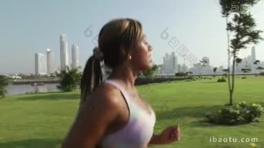 年轻的非裔美国妇女<strong>晨跑</strong>和<strong>锻炼</strong>在城市训练沿着cinta costera在巴拿马