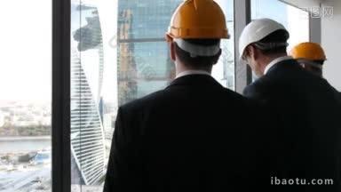 商人和建筑师团队在写字楼规划建设摩天大楼项目
