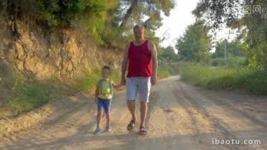 斯坦尼康拍摄的一个小男孩的背包走路的手与爷爷在户外他们沿着农村的道路