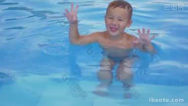 微笑的男孩正在游泳池里休息