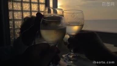 慢动作斯坦尼康镜头的人敬酒与酒在露台的海滨房子与以下的观点