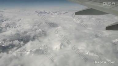 意大利和瑞士的阿尔卑斯山脉覆盖着雪的鸟瞰图