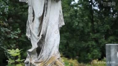 古老墓地的守护天使雕像，背景色彩斑斓