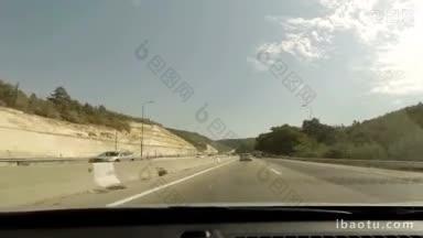 在以色列耶路撒冷的高速公路上开车