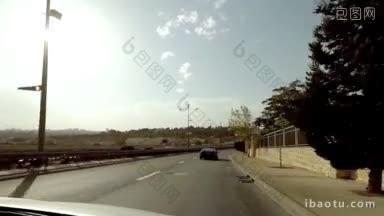 在以色列耶路撒冷的<strong>高速公路</strong>上开车