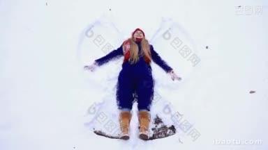 年轻快乐<strong>的女人</strong>躺在雪地上，在冬天创造一个雪天使快乐<strong>的女人</strong>有冬天<strong>的</strong>乐趣