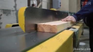 近距离木工手在电锯和砧板木工近距离<strong>木匠</strong>切割木板使用