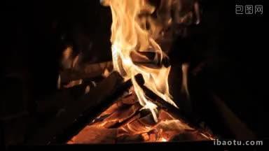 用木头和腿烧火