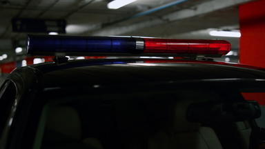 红色的蓝色的灯闪烁的警察车警察闪光发光的车辆