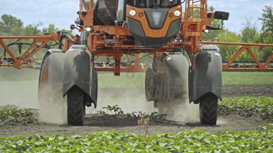 农业机械授粉植物移动场喷涂机