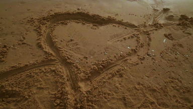 平移心象征沙子海景视图海海滩心形状