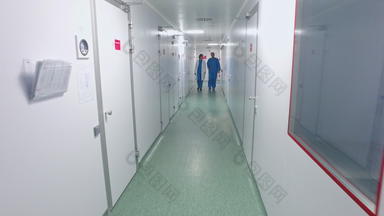 科学家们走实验室走廊制药工人实验室走廊