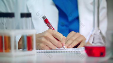 实验室<strong>研究员</strong>写作研究报告医疗学生写作临床数据