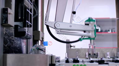 制药生产行机器人手臂包装机