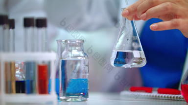 化学反应<strong>实验</strong>室瓶化学家手化学<strong>实验</strong>瓶
