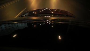 光反射车玻璃车罩晚上晚上开车