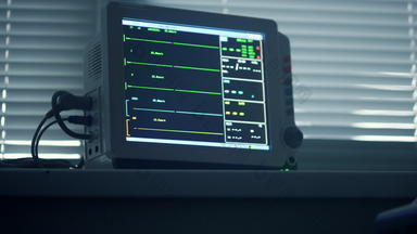 心跳屏幕设备显示心率诊所密集的护理特写镜头