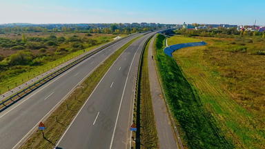 汽车交通高速公路路无人机视图高速公路景观高速公路路